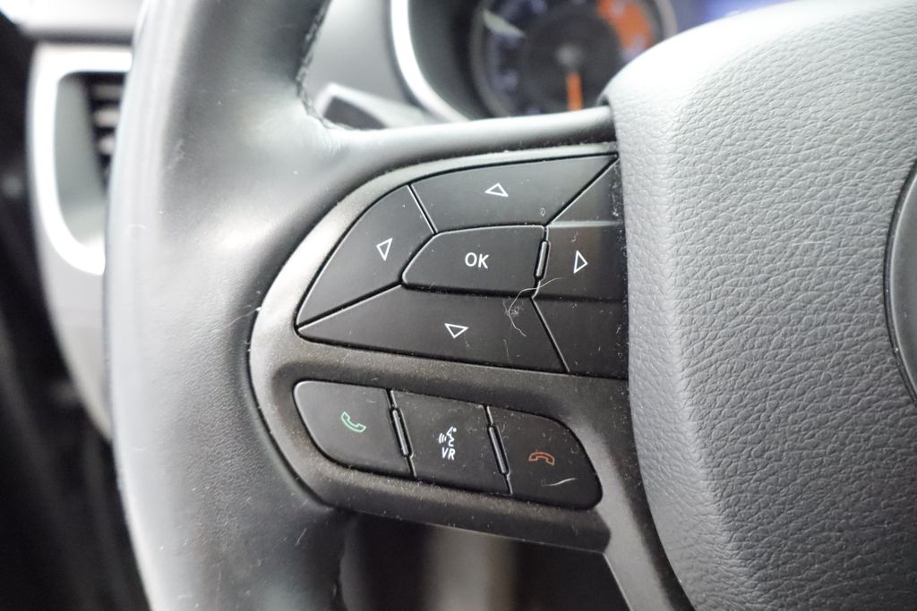 Thumbnail: 2019 Jeep Cherokee - 24