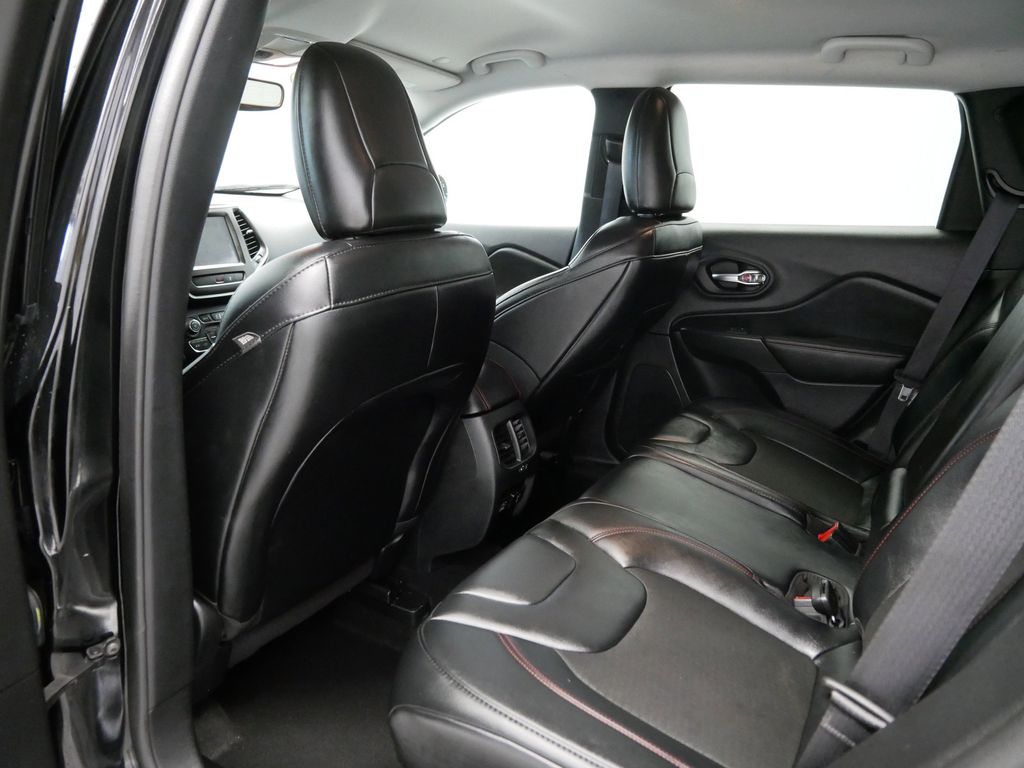 Thumbnail: 2022 Jeep Cherokee - 9