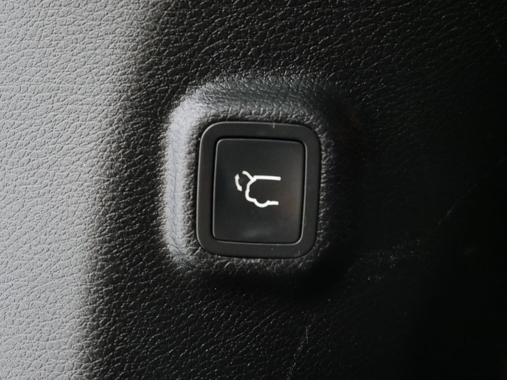 Thumbnail: 2022 Jeep Cherokee - 20