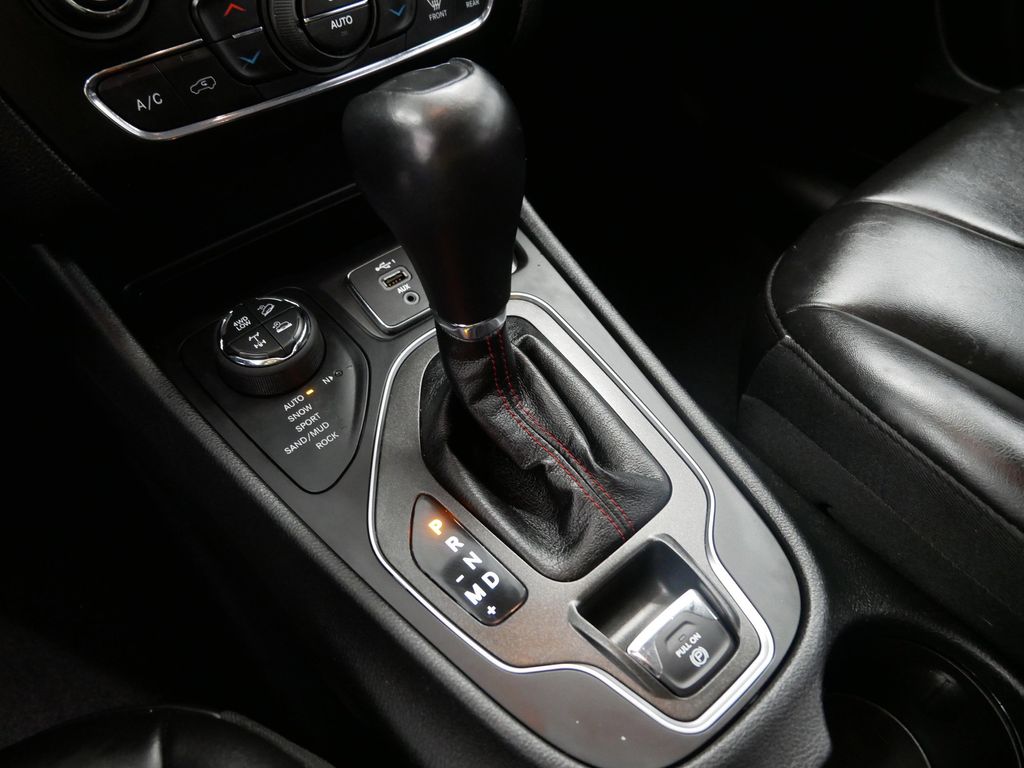 Thumbnail: 2022 Jeep Cherokee - 13