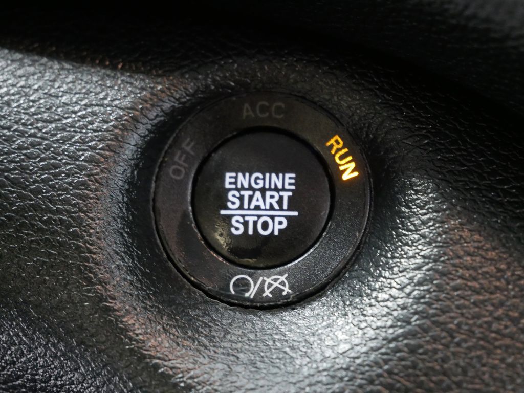 Thumbnail: 2022 Jeep Cherokee - 42
