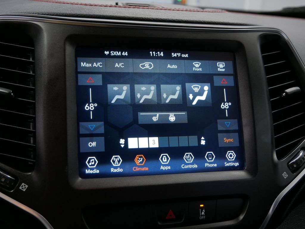 Thumbnail: 2022 Jeep Cherokee - 33