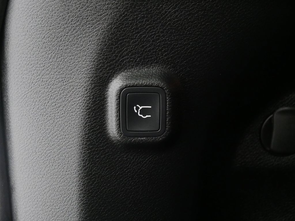 Thumbnail: 2022 Jeep Cherokee - 20