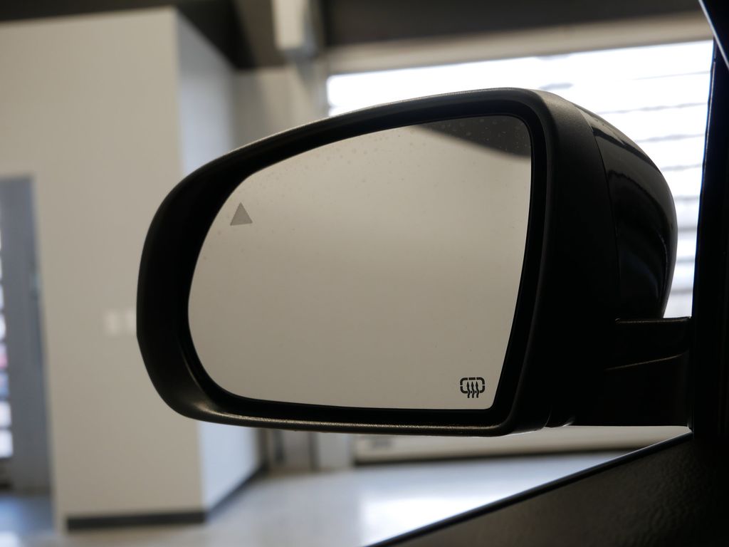 Thumbnail: 2022 Jeep Cherokee - 12