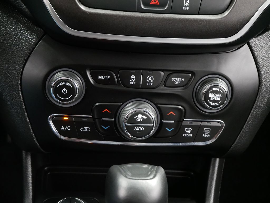 Thumbnail: 2022 Jeep Cherokee - 34