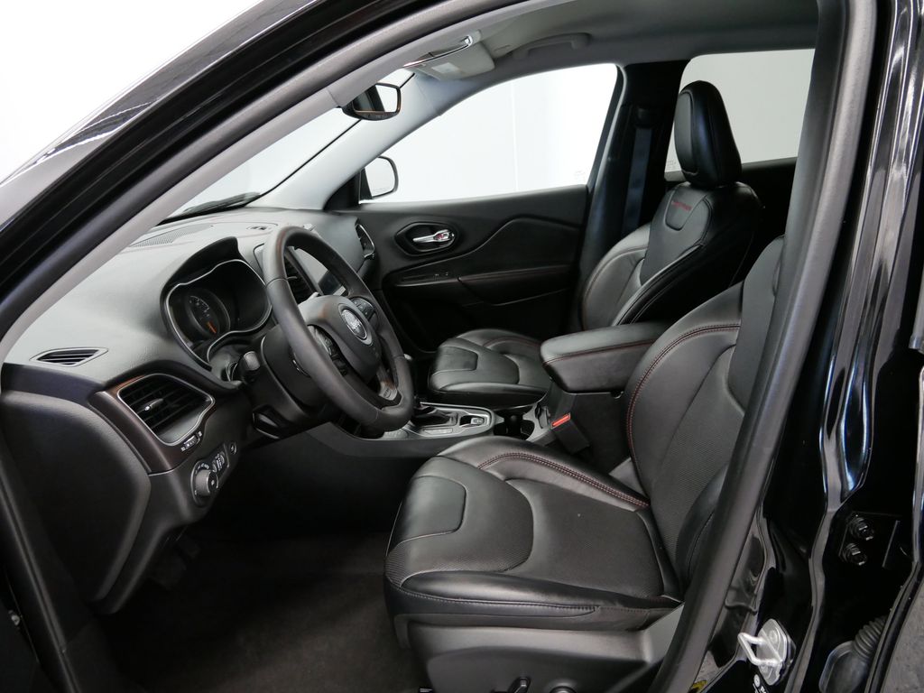Thumbnail: 2022 Jeep Cherokee - 8
