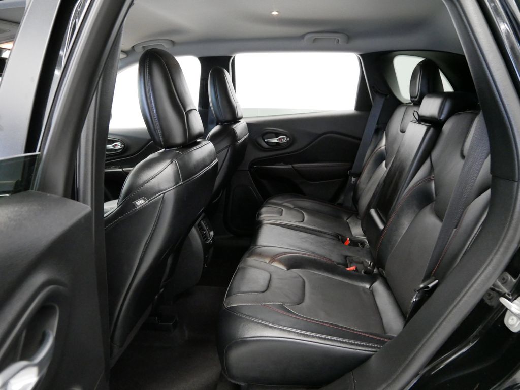 Thumbnail: 2022 Jeep Cherokee - 18