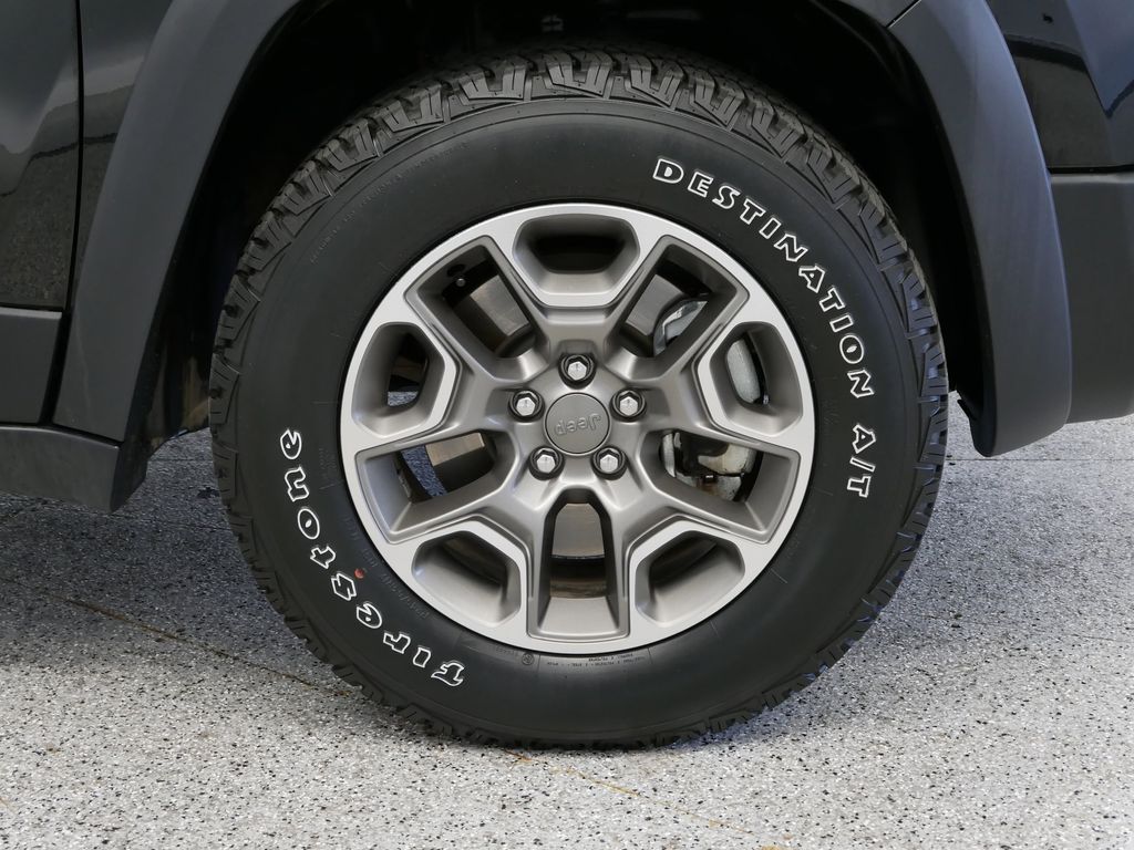 Thumbnail: 2022 Jeep Cherokee - 6