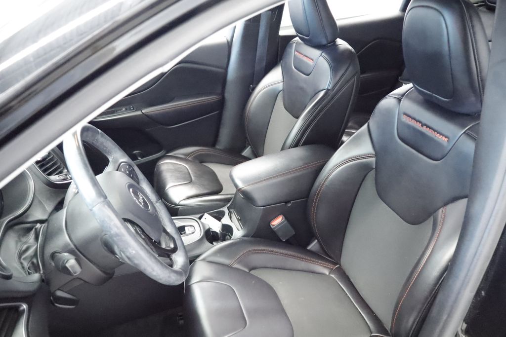 Thumbnail: 2019 Jeep Cherokee - 9