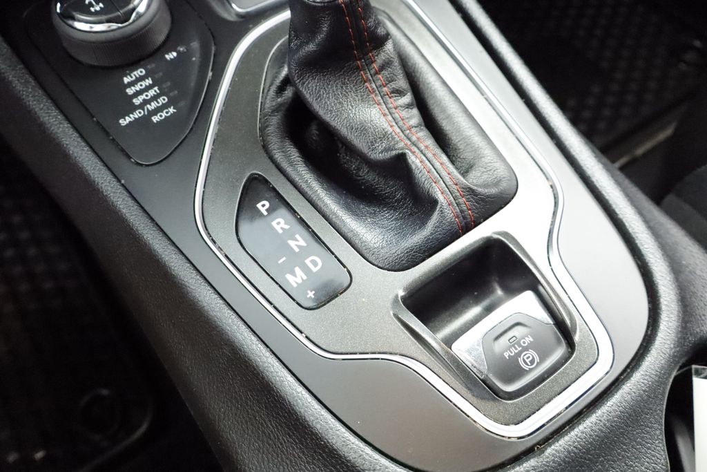 Thumbnail: 2019 Jeep Cherokee - 29