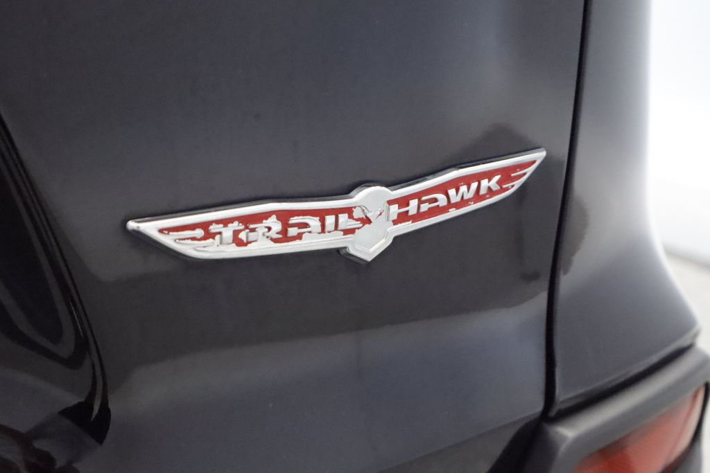 Thumbnail: 2019 Jeep Cherokee - 6