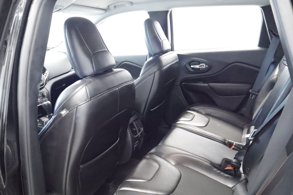 Thumbnail: 2019 Jeep Cherokee - 10