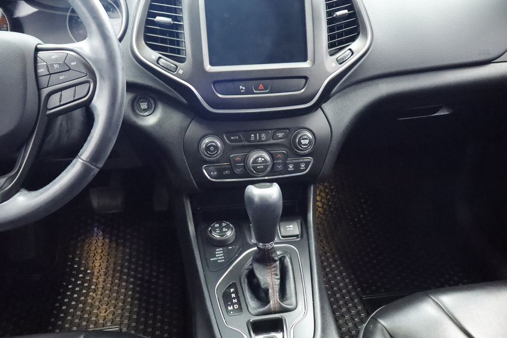 Thumbnail: 2019 Jeep Cherokee - 13