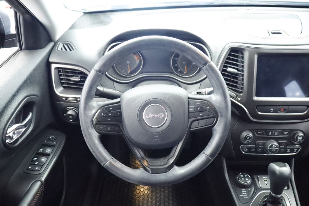 Thumbnail: 2019 Jeep Cherokee - 8