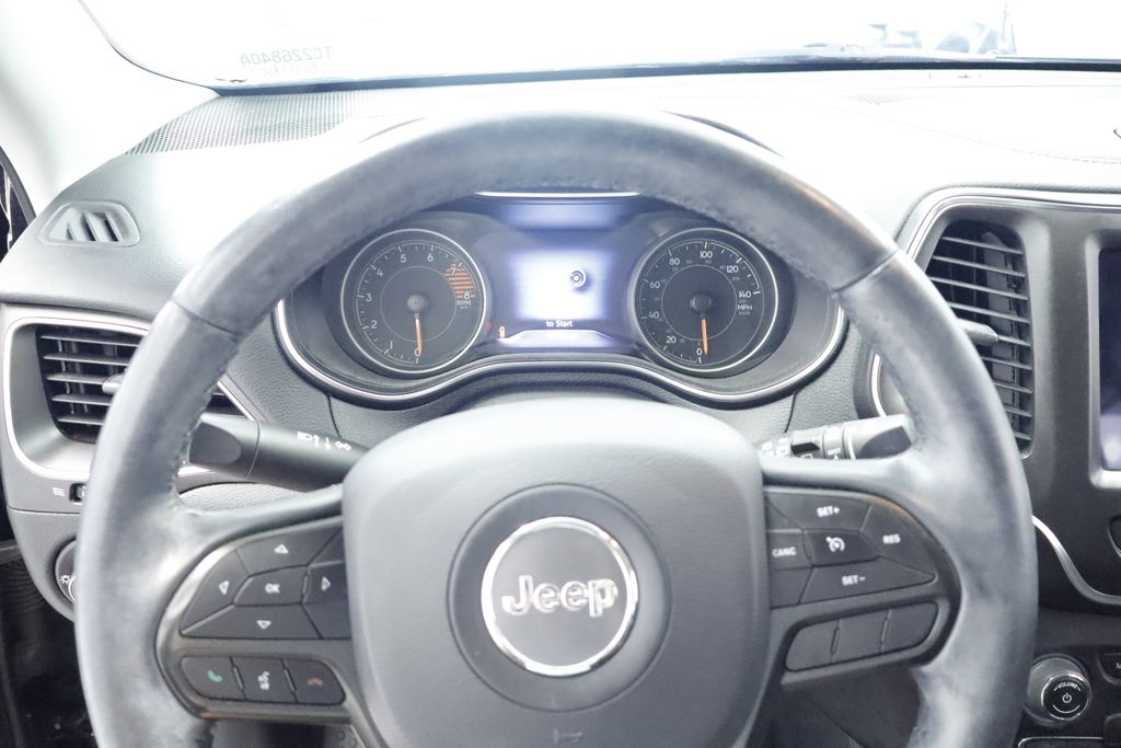 Thumbnail: 2019 Jeep Cherokee - 12