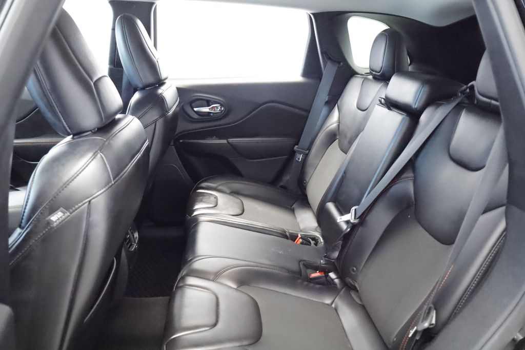 Thumbnail: 2019 Jeep Cherokee - 22