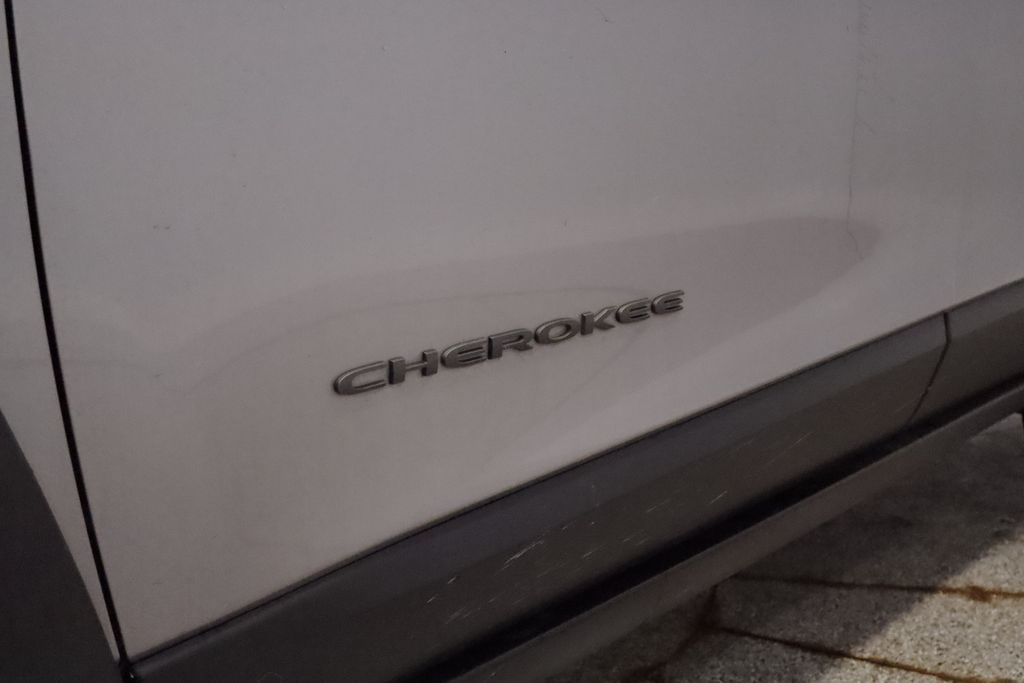 Thumbnail: 2020 Jeep Cherokee - 6