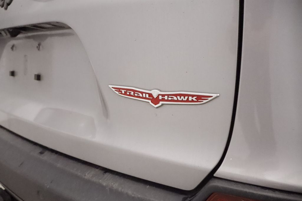 Thumbnail: 2020 Jeep Cherokee - 19