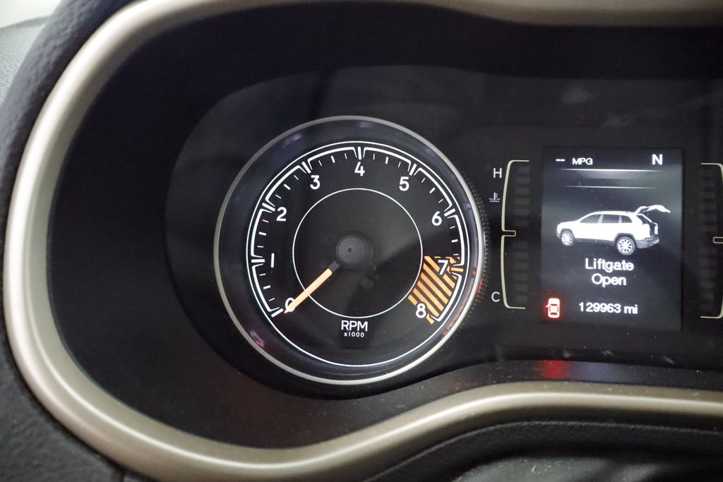 Thumbnail: 2014 Jeep Cherokee - 21
