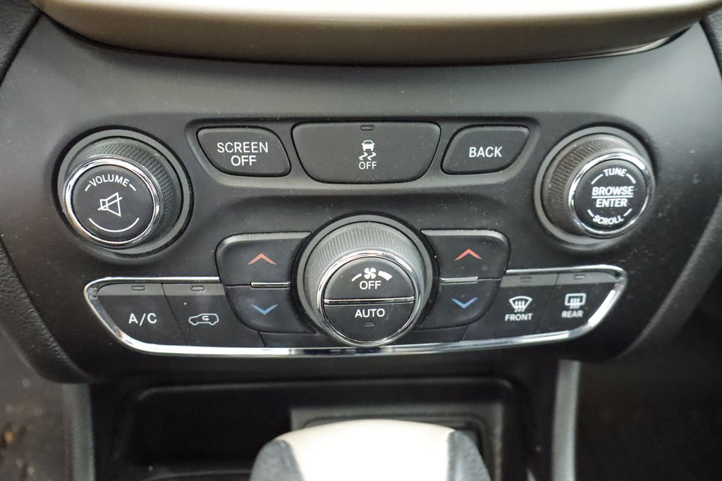 Thumbnail: 2014 Jeep Cherokee - 23