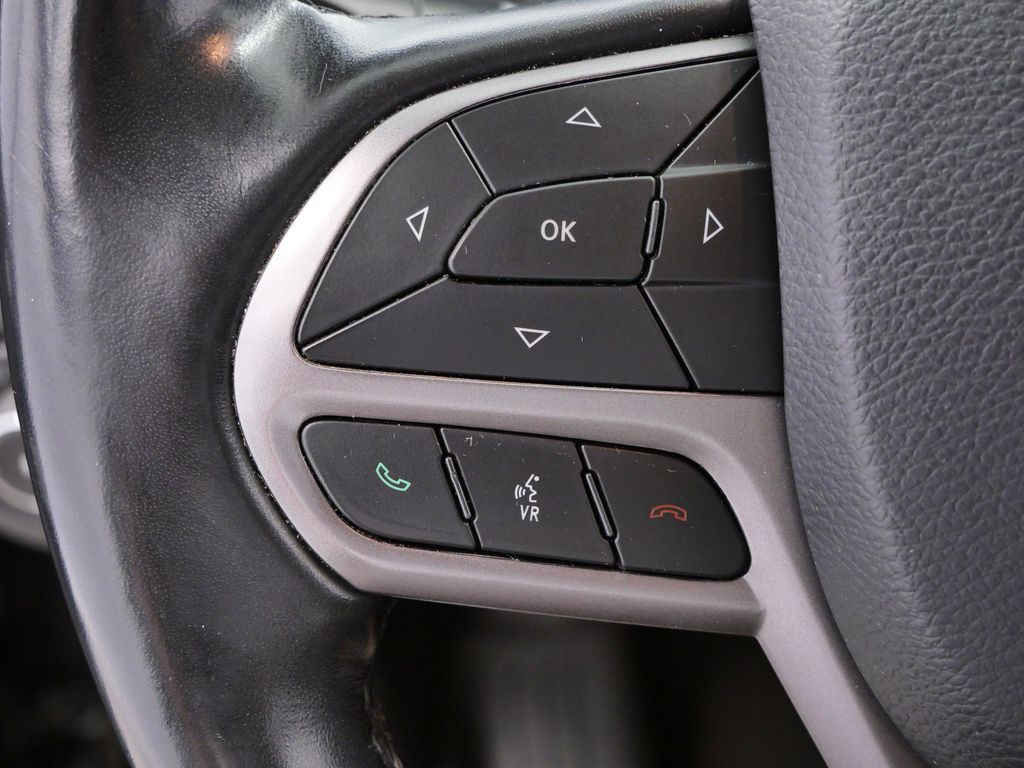 Thumbnail: 2020 Jeep Cherokee - 20