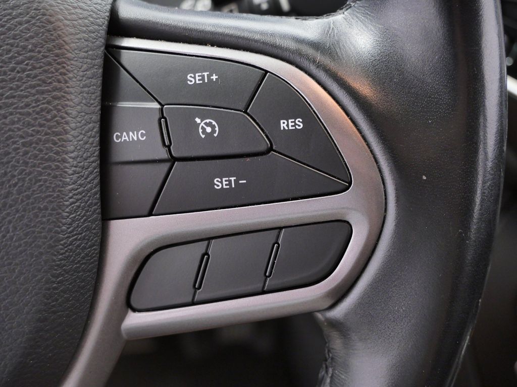 Thumbnail: 2020 Jeep Cherokee - 21