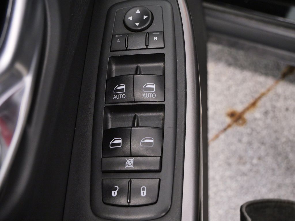 Thumbnail: 2020 Jeep Cherokee - 18