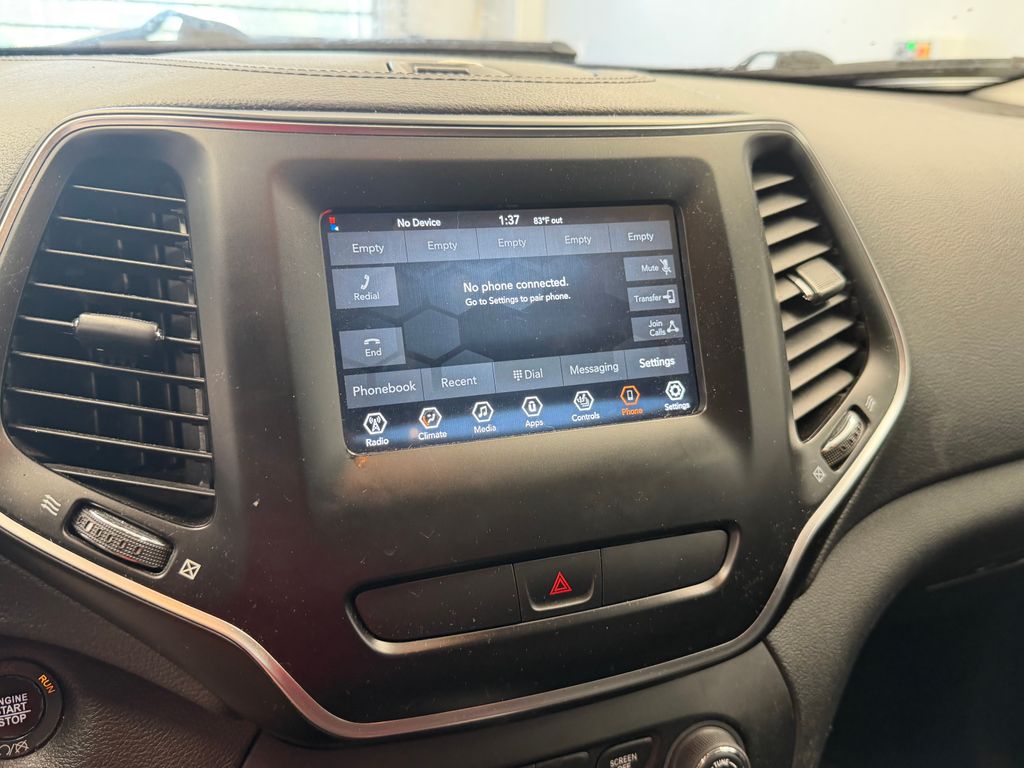 Thumbnail: 2019 Jeep Cherokee - 25