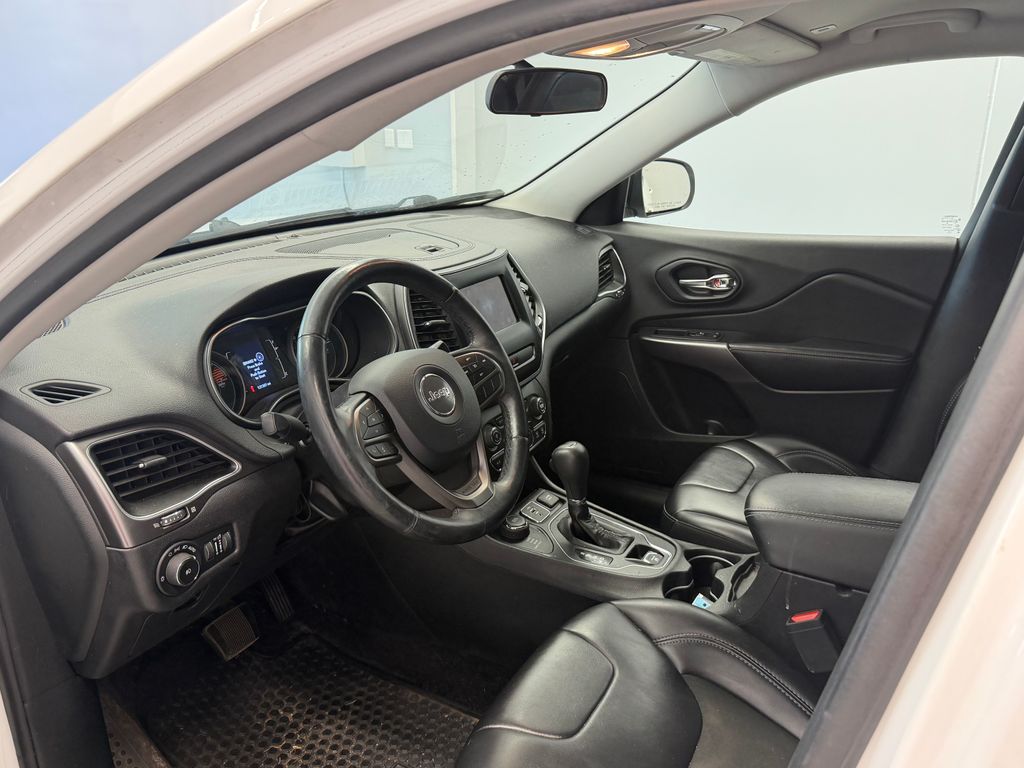 Thumbnail: 2019 Jeep Cherokee - 9