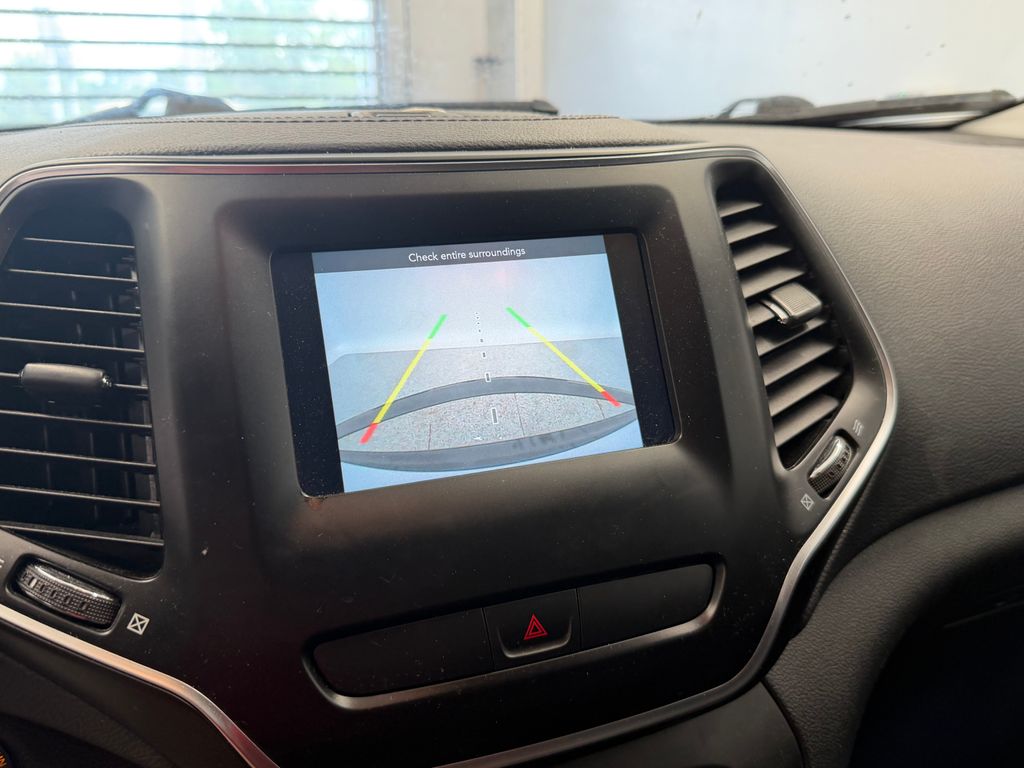 Thumbnail: 2019 Jeep Cherokee - 26