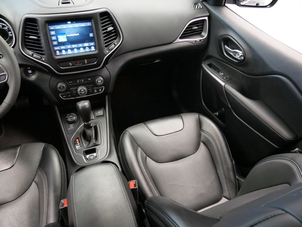 Thumbnail: 2022 Jeep Cherokee - 24