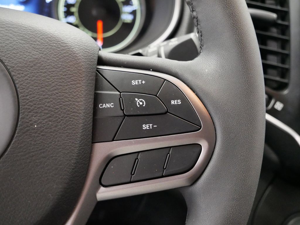 Thumbnail: 2022 Jeep Cherokee - 31