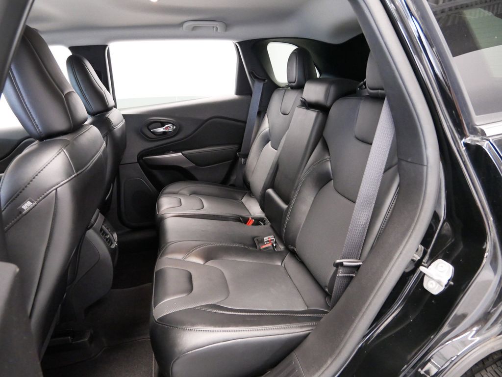 Thumbnail: 2022 Jeep Cherokee - 19