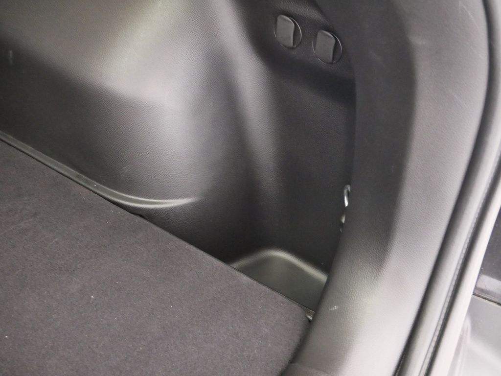 Thumbnail: 2022 Jeep Cherokee - 23