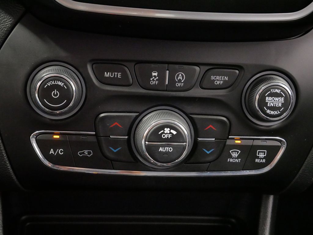 Thumbnail: 2022 Jeep Cherokee - 41