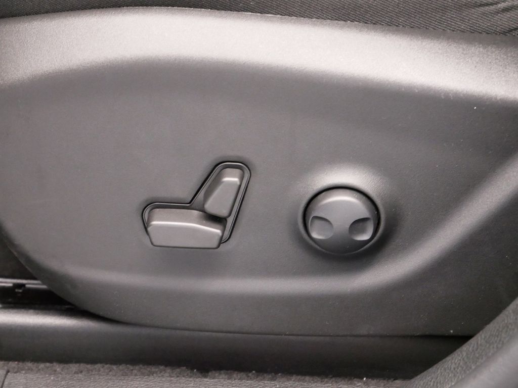 Thumbnail: 2022 Jeep Cherokee - 17