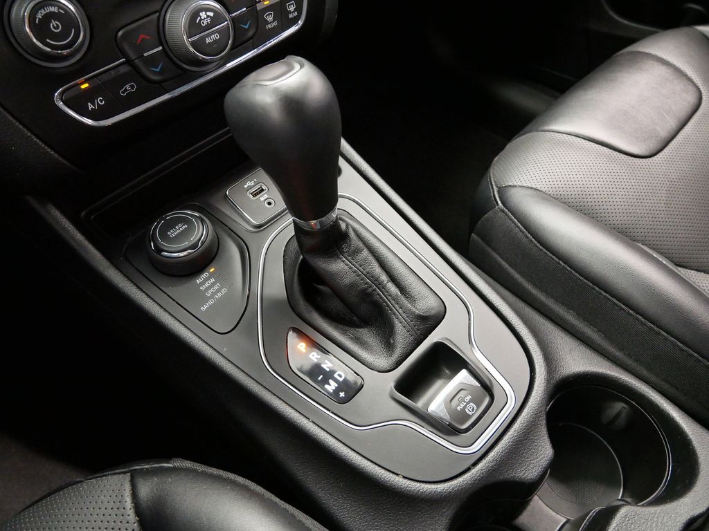 Thumbnail: 2022 Jeep Cherokee - 44