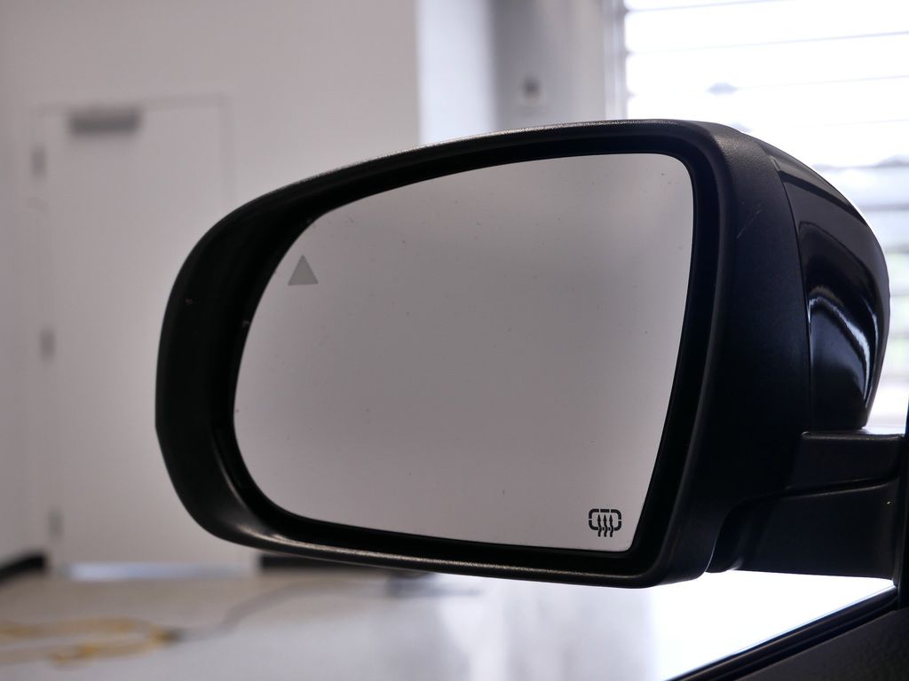 Thumbnail: 2022 Jeep Cherokee - 12