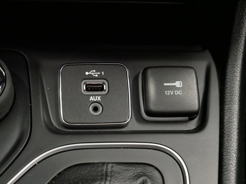 Thumbnail: 2022 Jeep Cherokee - 43