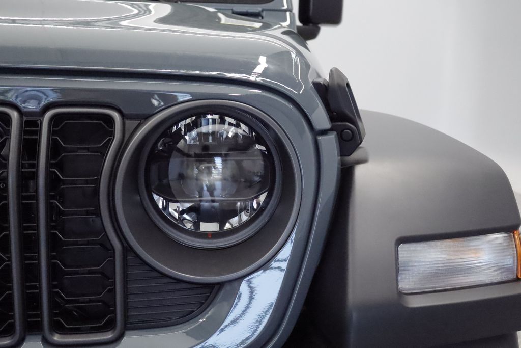 Thumbnail: 2026 Jeep Wrangler - 18
