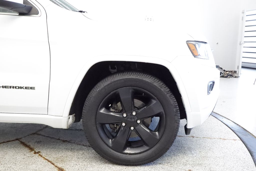 Thumbnail: 2015 Jeep Grand Cherokee - 7
