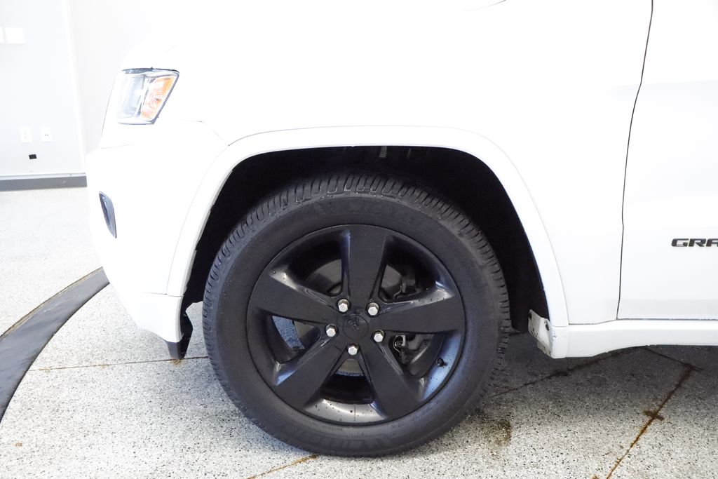 Thumbnail: 2015 Jeep Grand Cherokee - 21