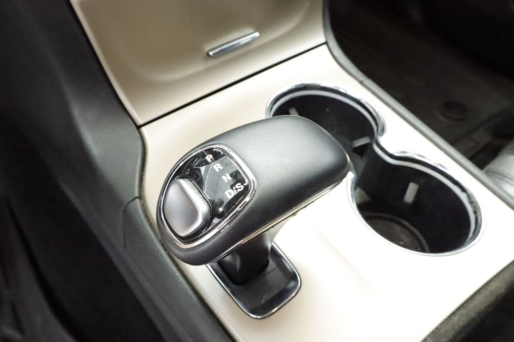 Thumbnail: 2015 Jeep Grand Cherokee - 13