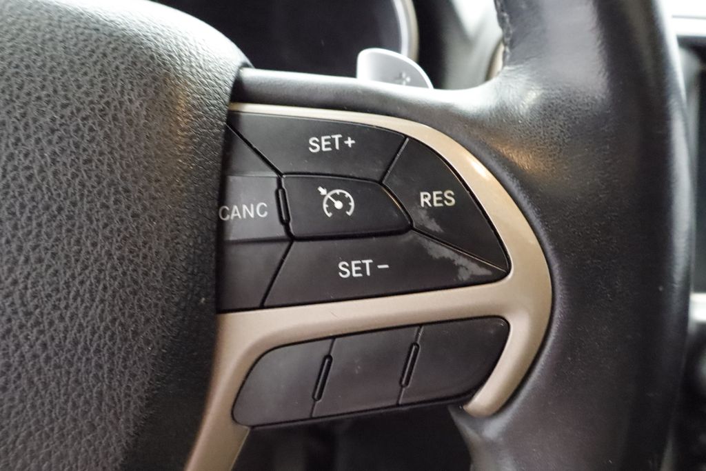 Thumbnail: 2015 Jeep Grand Cherokee - 30