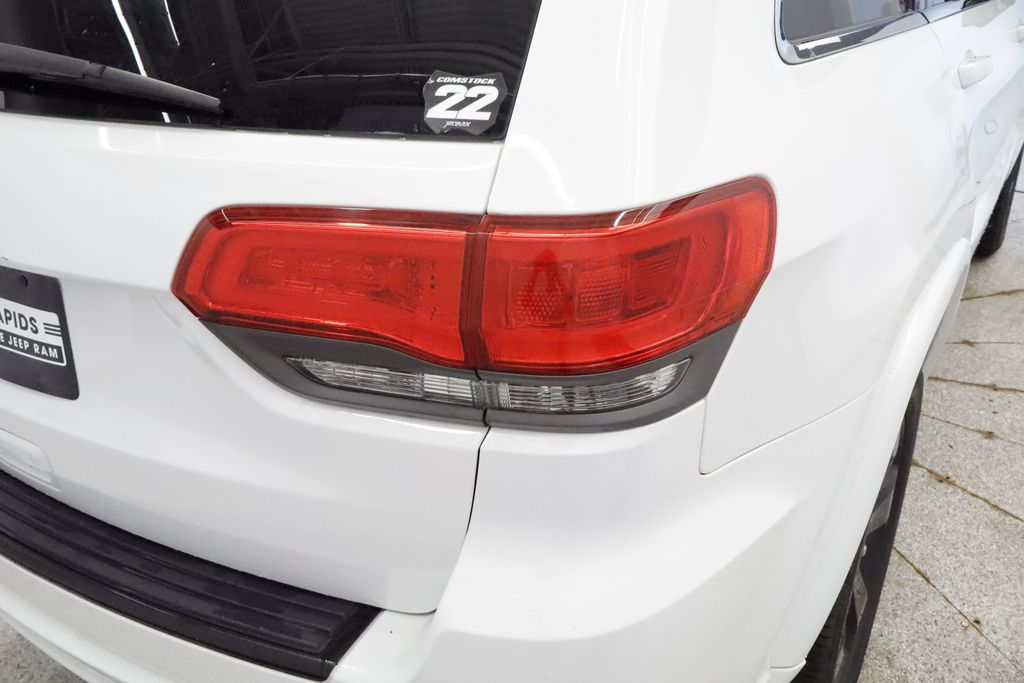 Thumbnail: 2015 Jeep Grand Cherokee - 24