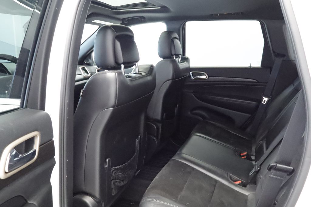 Thumbnail: 2015 Jeep Grand Cherokee - 11
