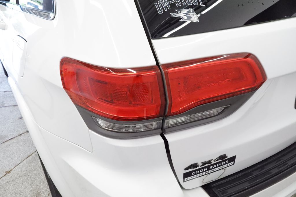 Thumbnail: 2015 Jeep Grand Cherokee - 25