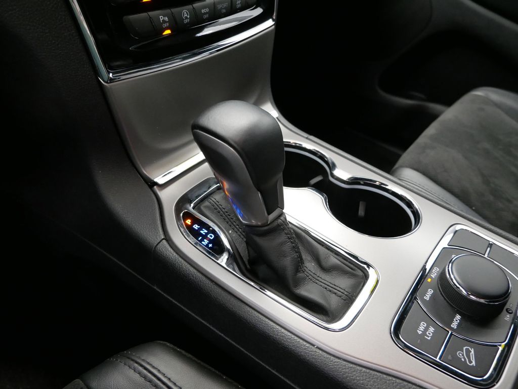 Thumbnail: 2022 Jeep Grand Cherokee - 38