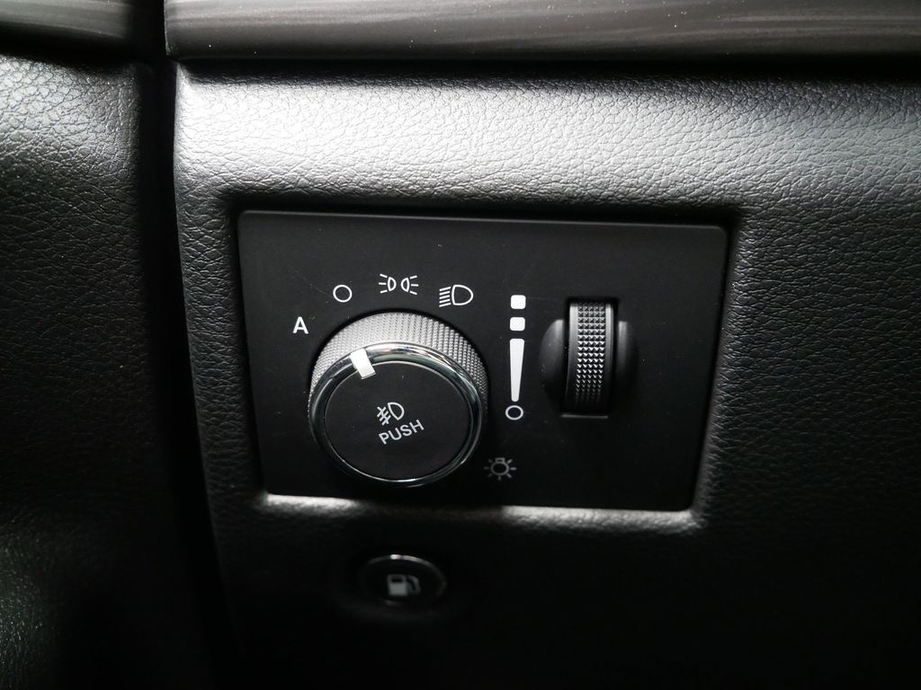 Thumbnail: 2022 Jeep Grand Cherokee - 28