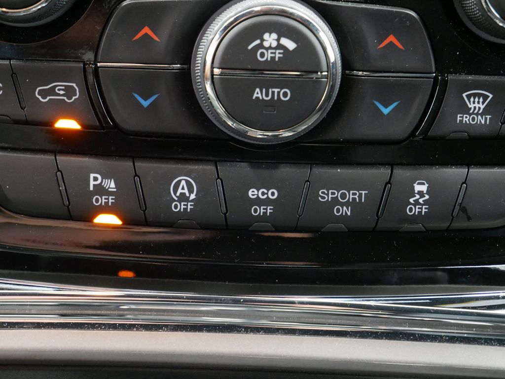 Thumbnail: 2022 Jeep Grand Cherokee - 40